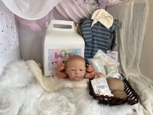 Benjamin-awake-1-4-001