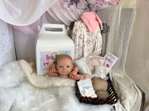 Estelle-awake-14-limbs-001