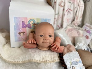 Estelle-awake-14-limbs-002