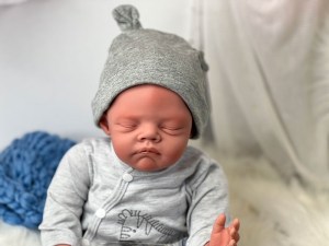 Hudson-asleep-full-limbs-fully-assembled-weighted-with-magnets-002