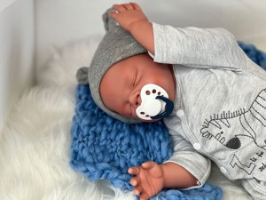 Hudson-asleep-full-limbs-fully-assembled-weighted-with-magnets-003