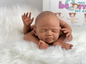 Layla-asleep-ethnic-full-limbs-be-born-001