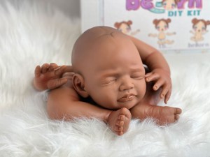 Layla-asleep-ethnic-full-limbs-be-born-003