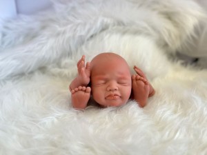 Layla-asleep1-4limbs-dolls-001