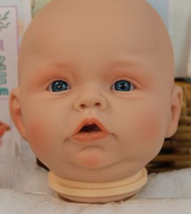 Magnolia-Sieben-beBorn-20inch-1-4-limb-thumb
