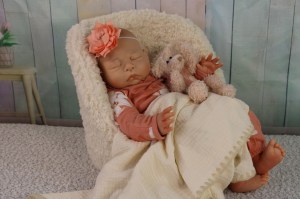 Olivia-Johnson-weighted-baby-004