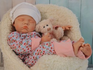 Rylee-Sieben-asleep-18inch-1-4-limb-002