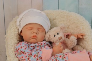 Rylee-Sieben-asleep-18inch-1-4-limb-003