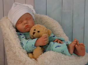 Rylee-Sieben-asleep-18inch-1-4-limb-004