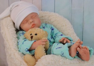 Rylee-Sieben-asleep-18inch-1-4-limb-006