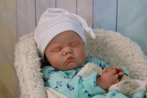 Rylee-Sieben-asleep-18inch-1-4-limb-008