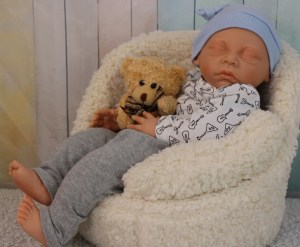Tommy-Mousa-asleep-20inch-1-4-limb-005