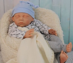 Tommy-Mousa-asleep-20inch-1-4-limb-006