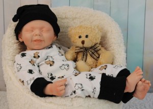 Willow-Sieben-asleep-18inch-1-4-limb-001-csdp