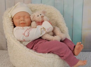 Willow-Sieben-asleep-18inch-1-4-limb-006-csdp