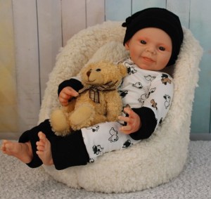 Willow-Sieben-awake-18inch-thumb-002b