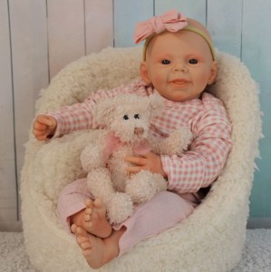 Willow-Sieben-awake-18inch-thumb-003b