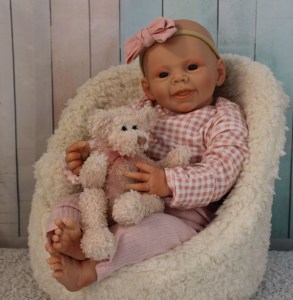 Willow-Sieben-awake-18inch-thumb-006b