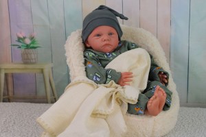 polly-awake-new-weighteddoll-006